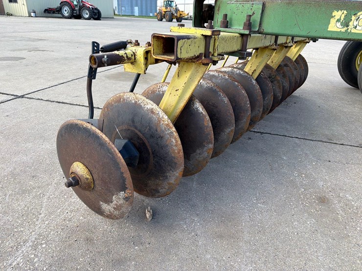 john-deere-220-image-11