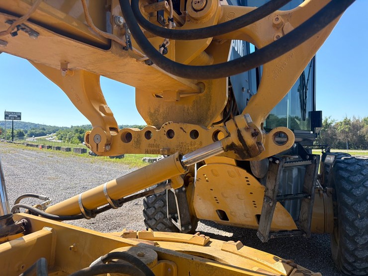 caterpillar-120m2-image-14