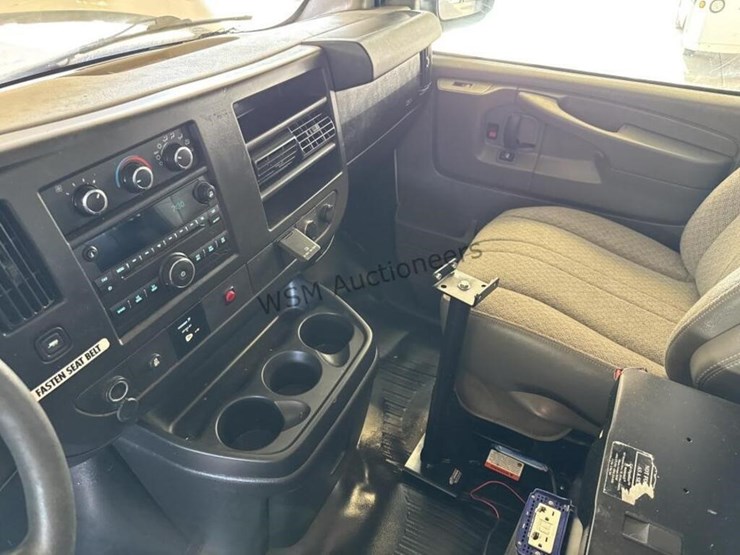 2015-chevrolet-express-2500-image-23