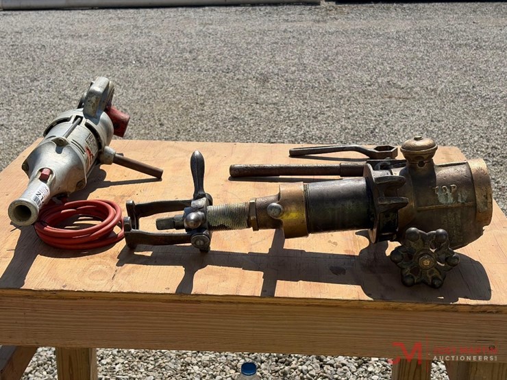 ridgid-700-a-electric-pipe-threader-with-tooling-and-dies-image-4