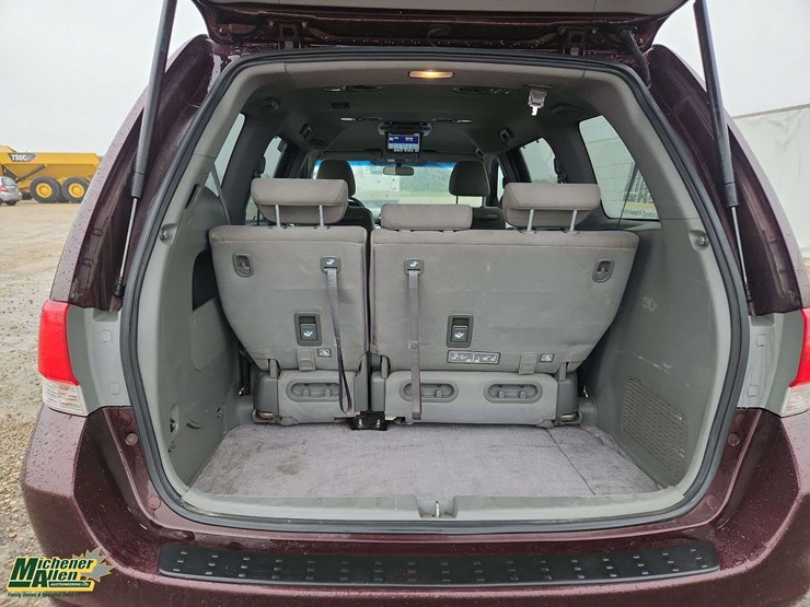 2010-honda-odyssey-image-8