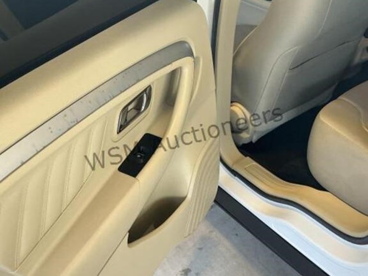 2017-ford-taurus-se-sdn-image-26