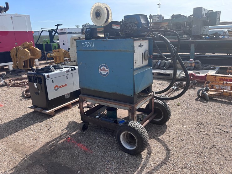 #2805-•-miller-welding-machine-image-4