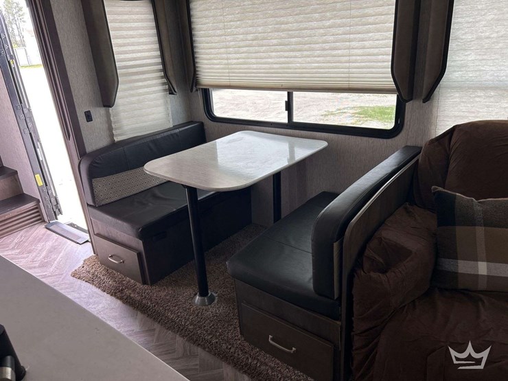 5th-wheel-camper-image-17