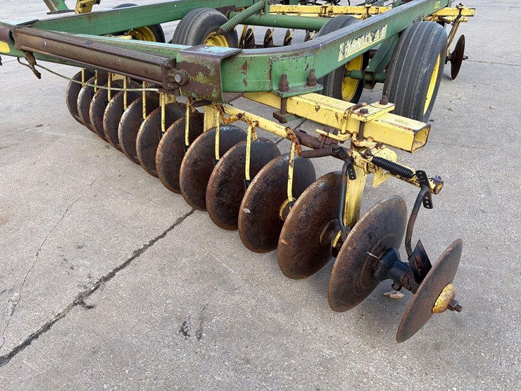 john-deere-220-image-13