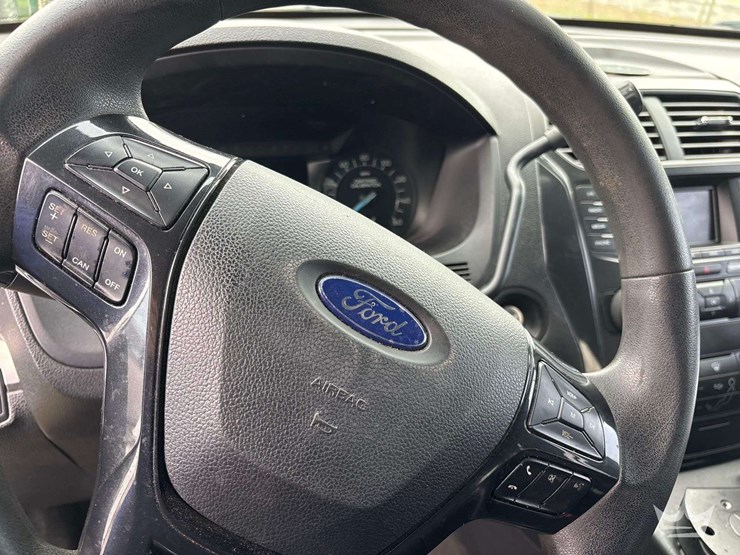2017-ford-explorer-image-8