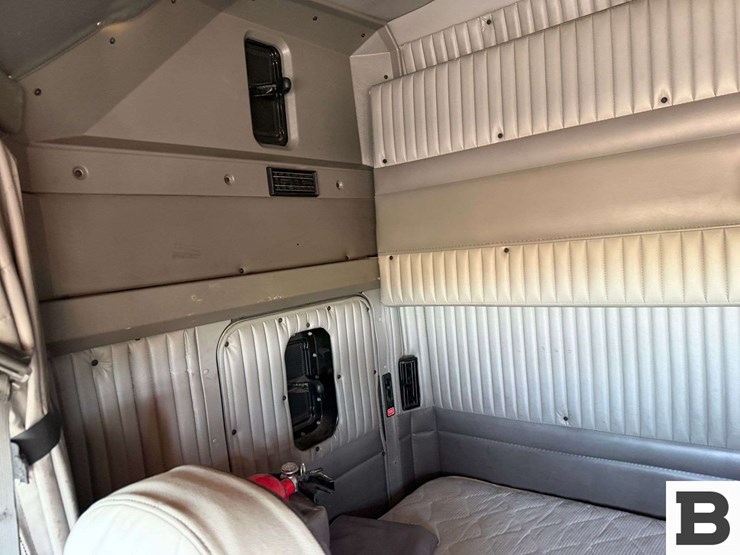 2015-kenworth-t800-image-58