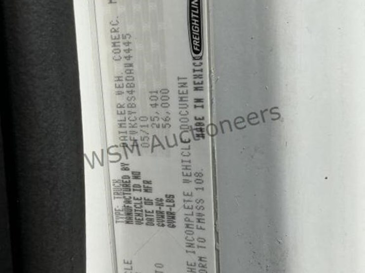 2011-freightliner-m2-106-image-26