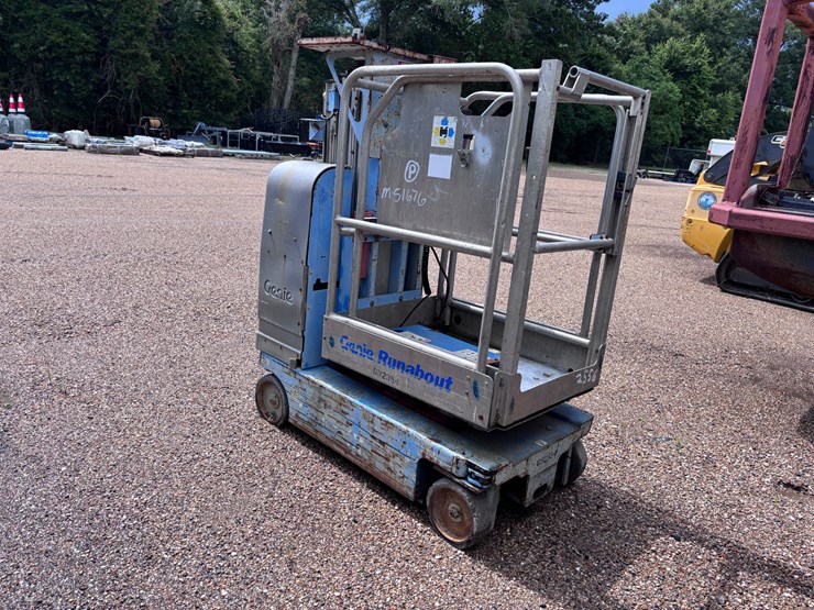 #31541-•-genie-scissor-lift-runabout-|-for-parts/repairs-image-1