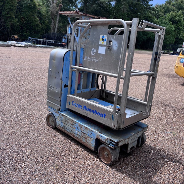 #31541 • GENIE SCISSOR LIFT RUNABOUT | FOR PARTS/REPAIRS