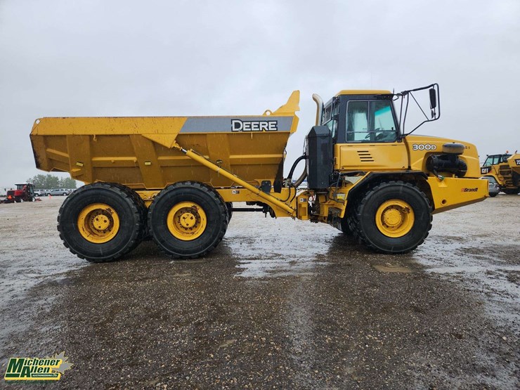 2014-deere-300d-image-7