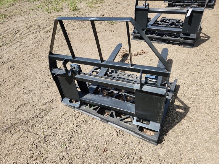 #358-•-skidsteer-pallet-forks-image-5