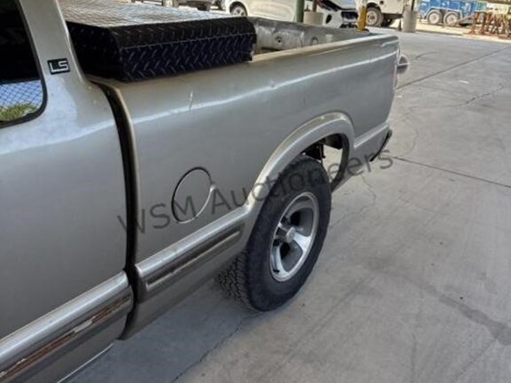 2000-chevrolet-s10-image-5