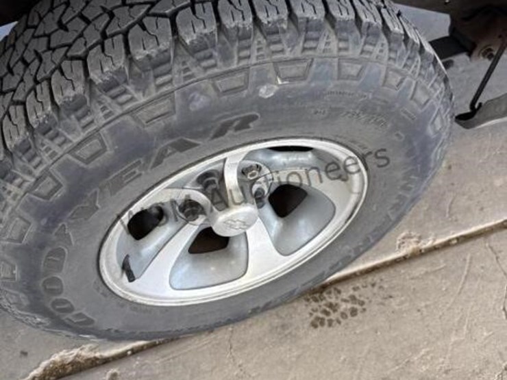 2000-chevrolet-s10-image-9