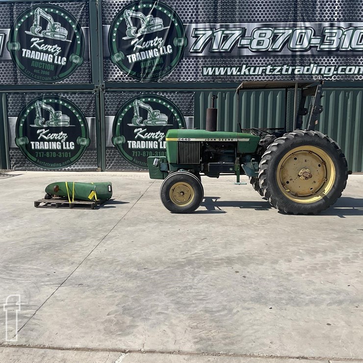 1977 JOHN DEERE 2440