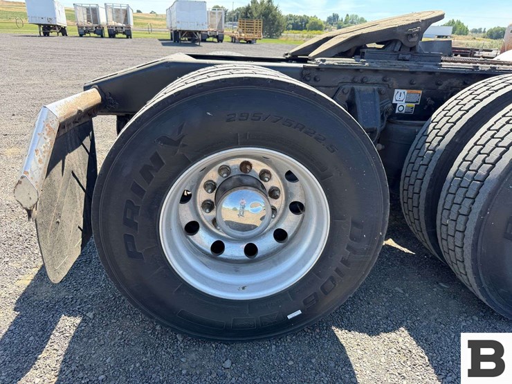 2015-kenworth-t800-image-38