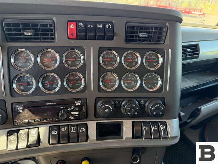 2015-kenworth-t880-image-66