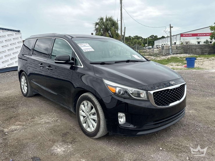 2015-kia-sedona-image-2