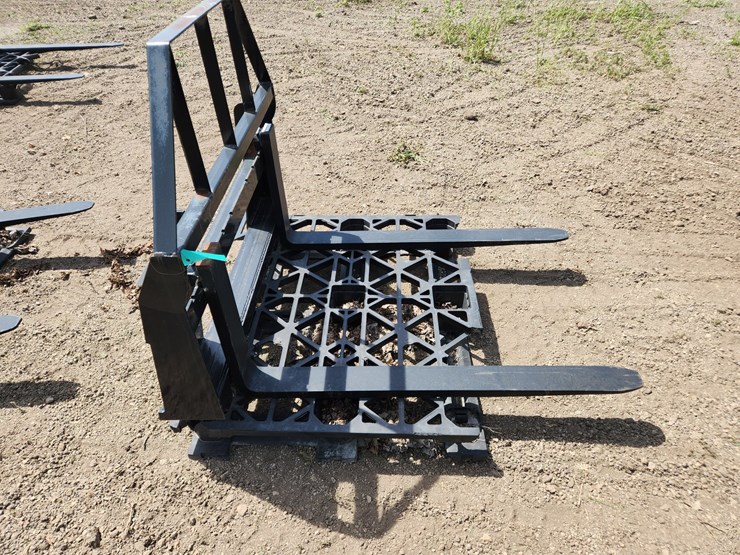 #356-•-skidsteer-pallet-forks-image-5