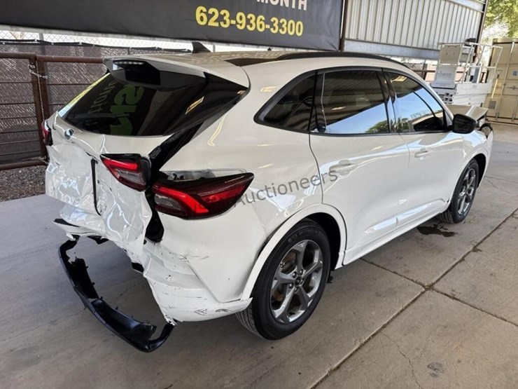 2023-ford-escape-image-8