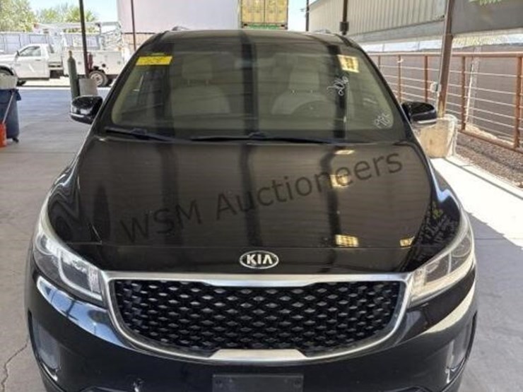 2016-kia-sedona-lx-image-3
