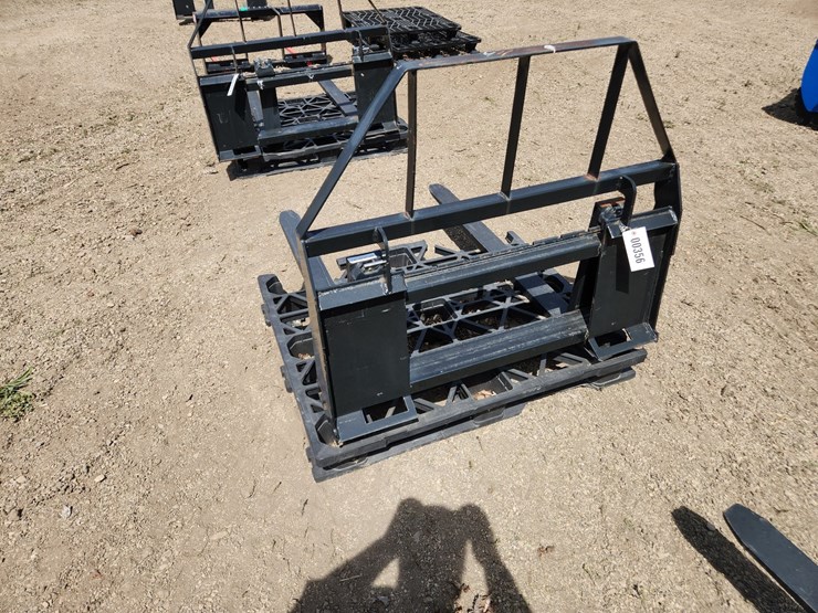 #356-•-skidsteer-pallet-forks-image-3