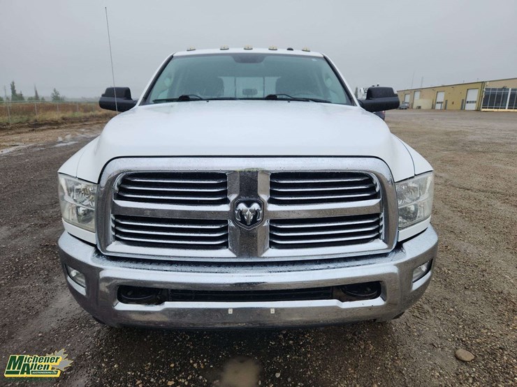 2017-dodge-3500-image-51
