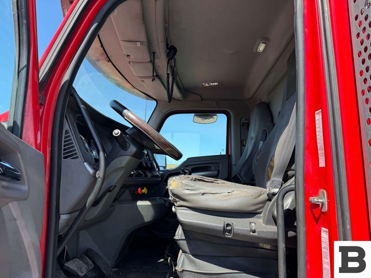 2015-kenworth-t880-image-57