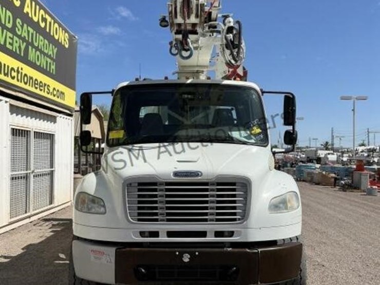 2012-freightliner-m2-106-image-3