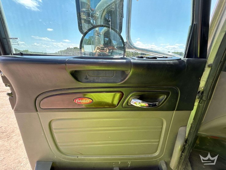 2016-peterbilt-389-image-14
