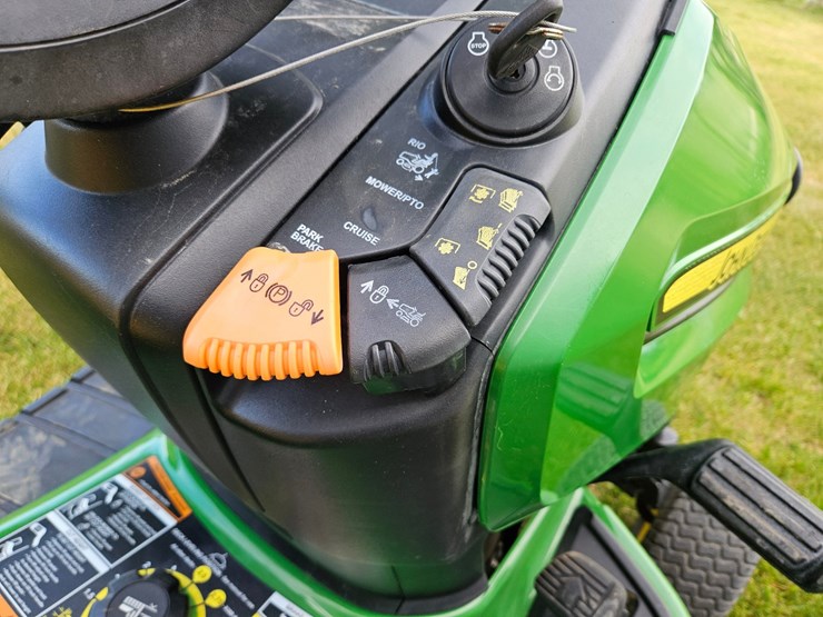 john-deere-x300-image-23