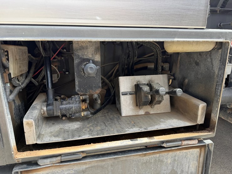 2020-kenworth-t800-image-14