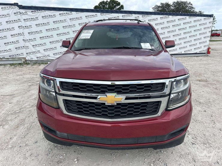 2015-chevrolet-suburban-image-27