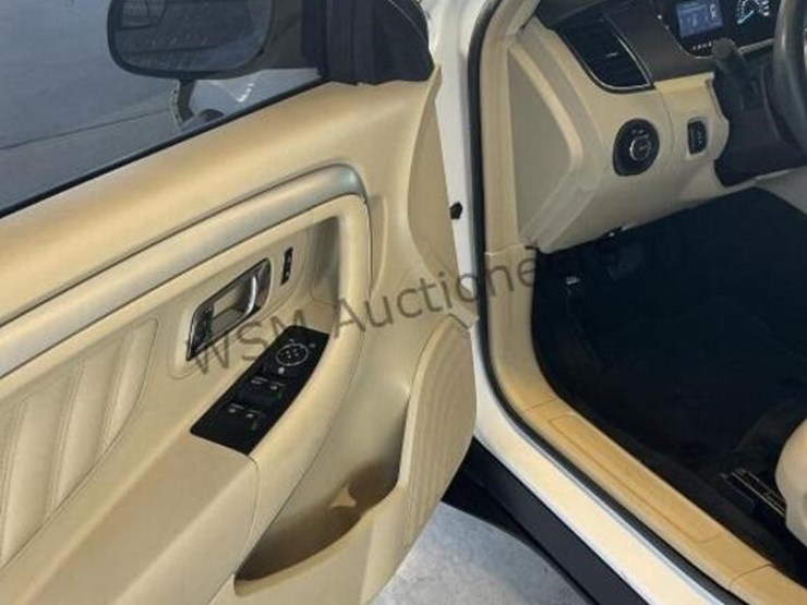 2017-ford-taurus-se-sdn-image-24