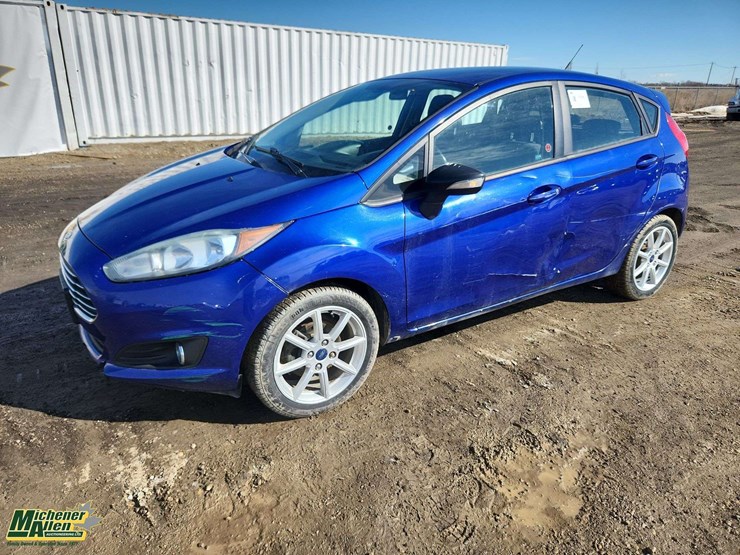 2014-ford-fiesta-se-image-1