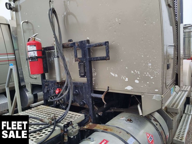 2015-western-star-4900-image-23