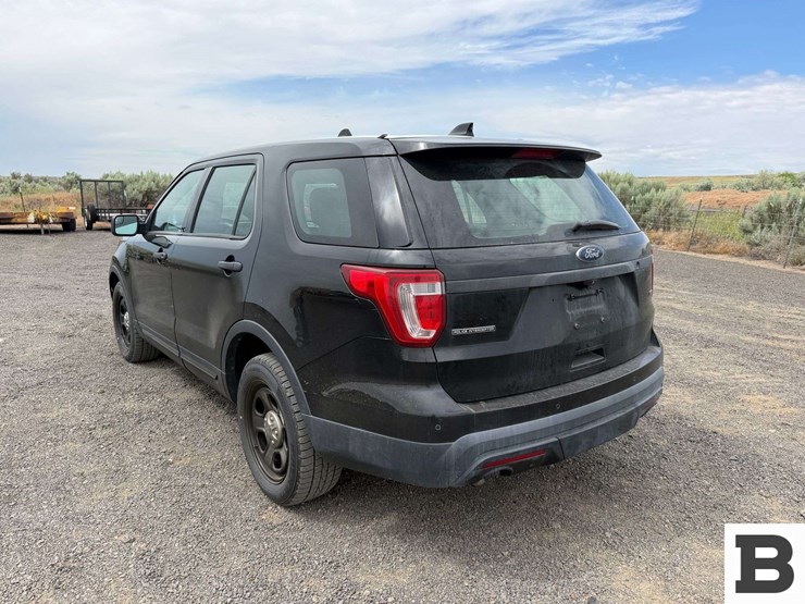 2017-ford-explorer-image-3