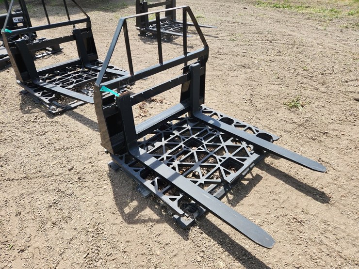 #356-•-skidsteer-pallet-forks-image-6