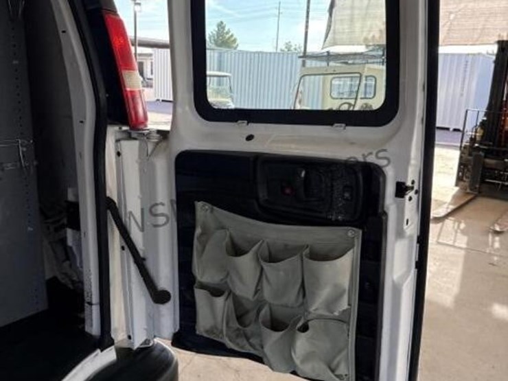 2015-chevrolet-express-2500-image-14