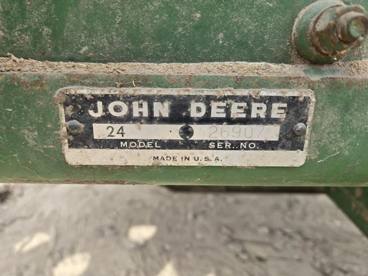 john-deere-24t-image-16