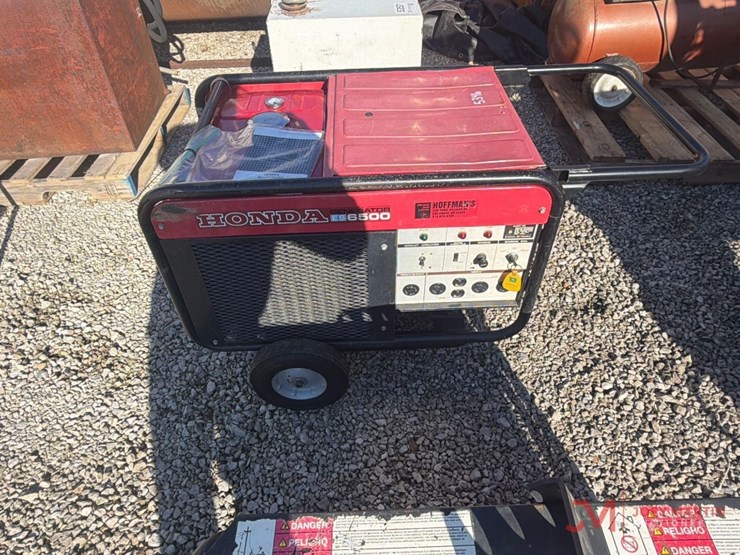 honda-es6500-gas-powered-generator-image-2