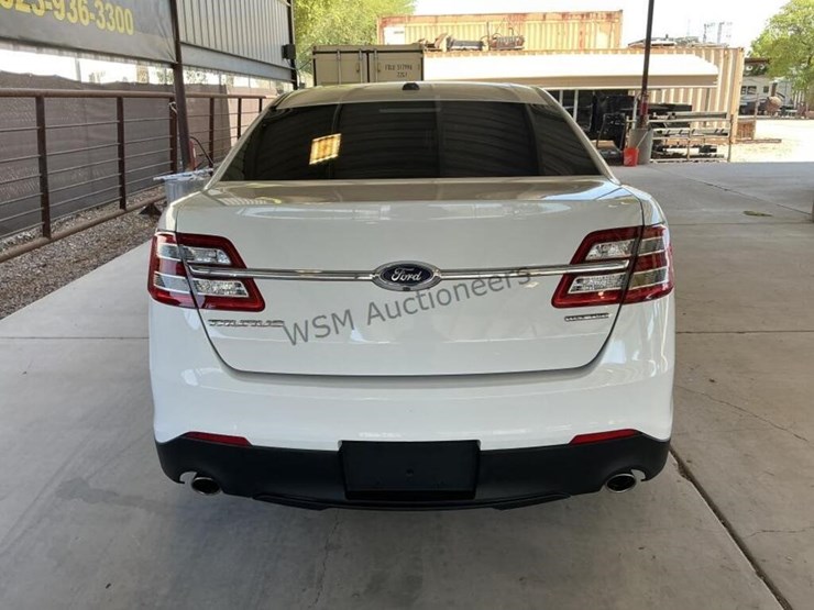 2017-ford-taurus-se-sdn-image-6