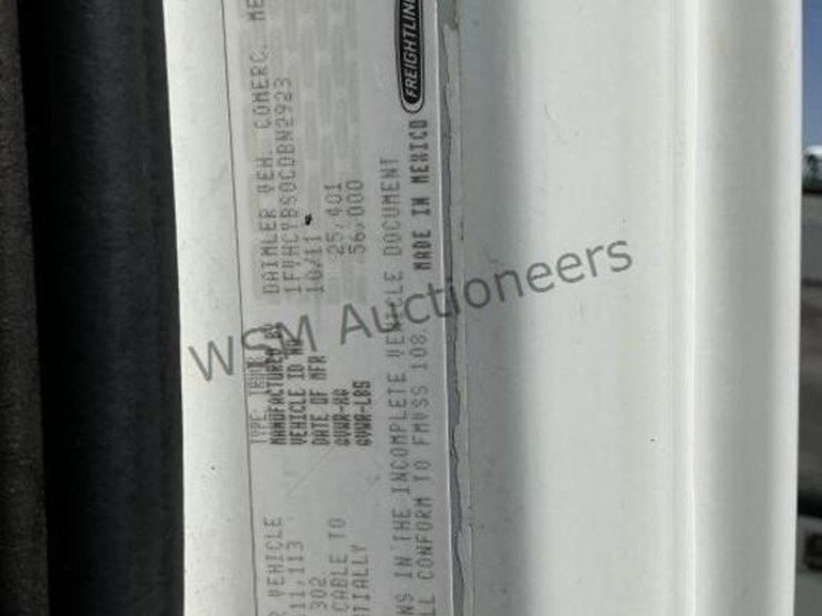 2012-freightliner-m2-106-image-26
