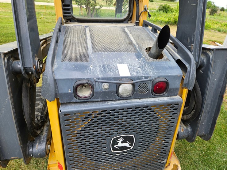 deere-326d-image-23