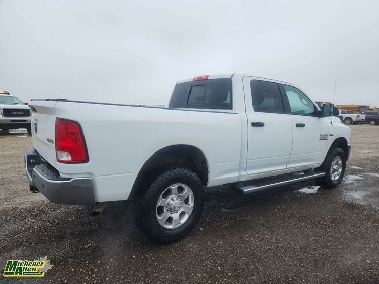 2017-dodge-3500-image-8