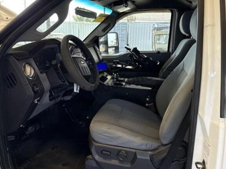 2012-ford-f550-image-23