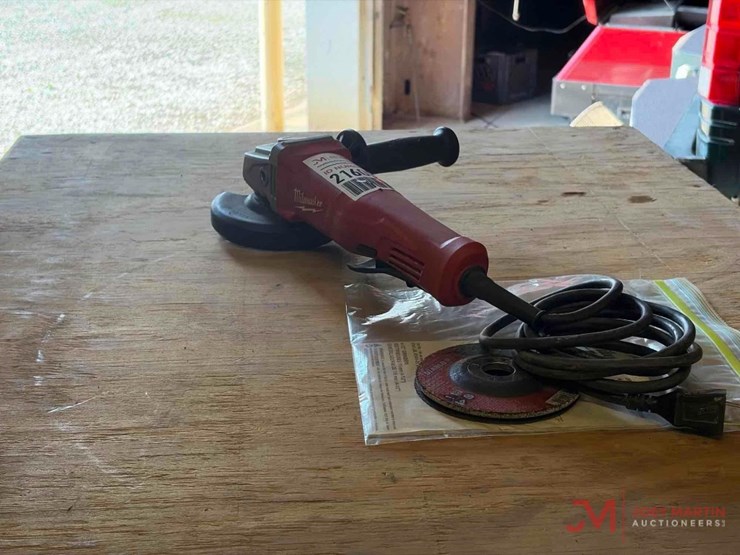 milwaukee-4-1/2"-electric-grinder-image-8