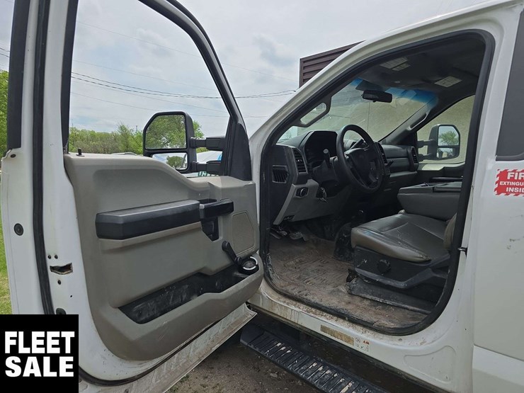 2017-ford-f550-image-17