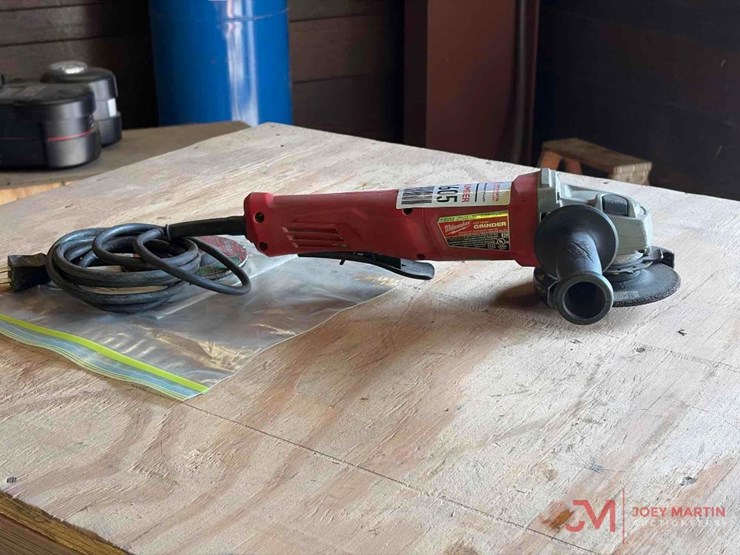 milwaukee-4-1/2"-electric-grinder-image-9