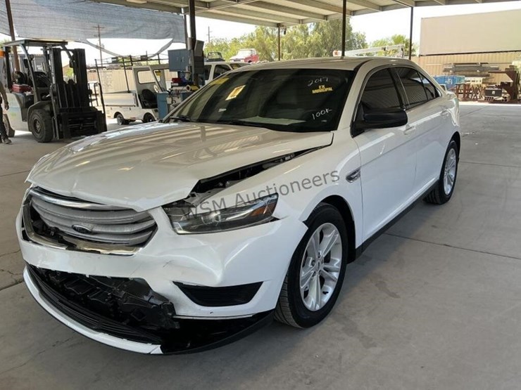 2017-ford-taurus-se-sdn-image-4
